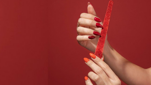 10 tendencias de manicura para esta Navidad y Año Nuevo 2025